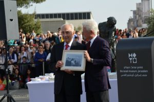 Shimon Peres and Jams Snyder at Israel Museum
