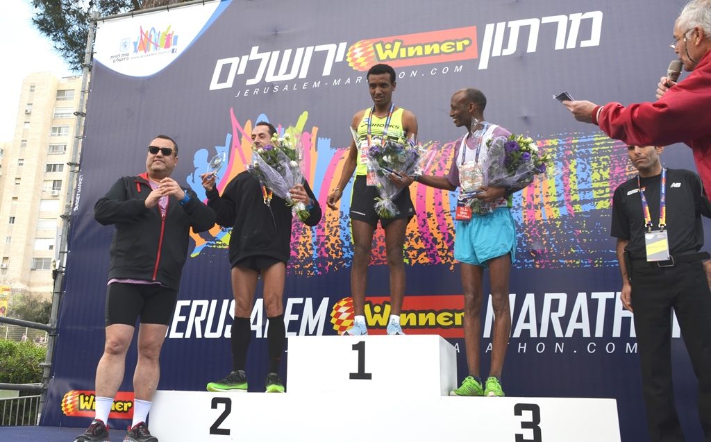 Moshe Lion with winners of men's half marathon Jerusalem Marathon 2018