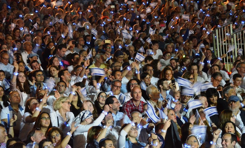Audience bracelets and flags on Independence Day Israel 70