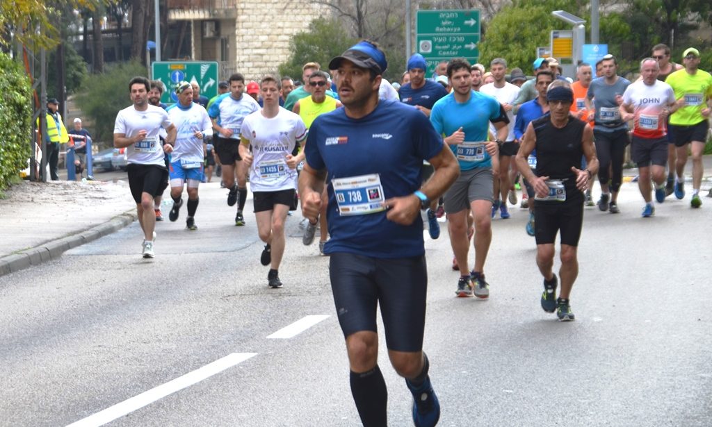 Jerusalem marathon runners