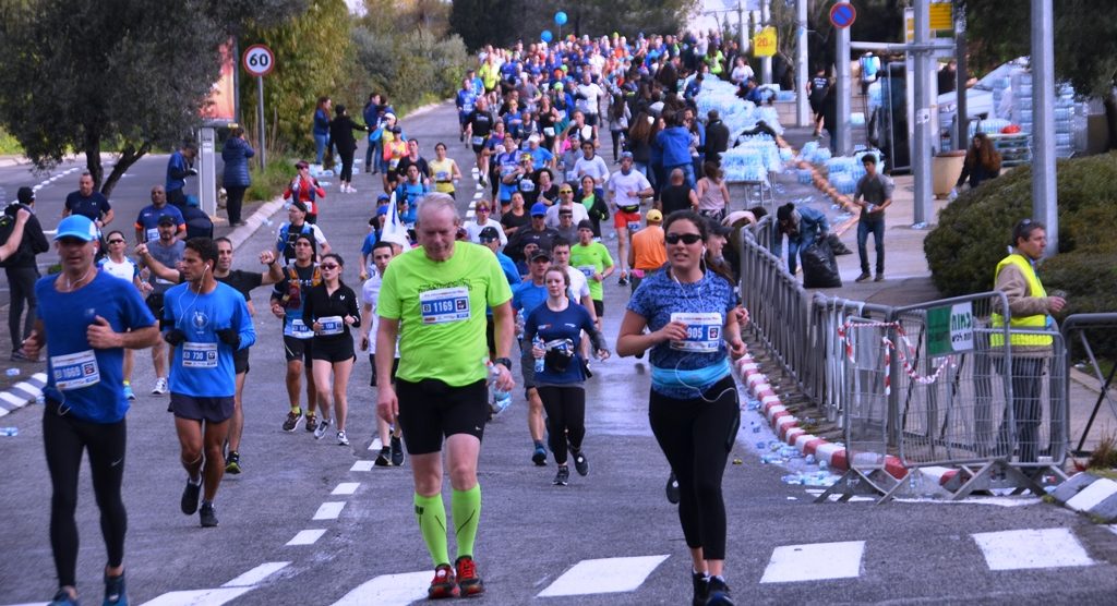 Jerusalem marathon runners