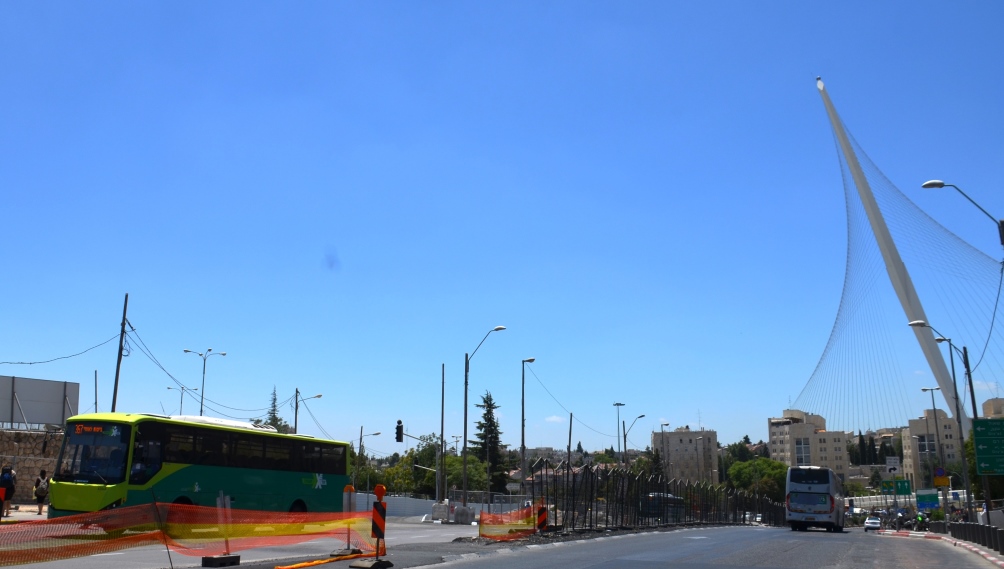 Construction for Jerusalem Gateway Shazar closed to private cars
