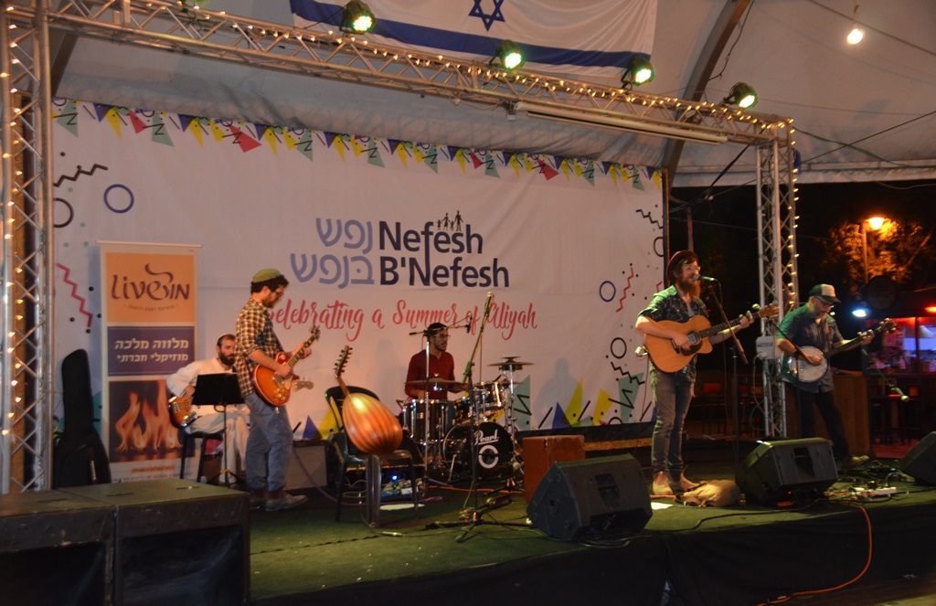 Music at First Station after Shabbat by Feter Hendel