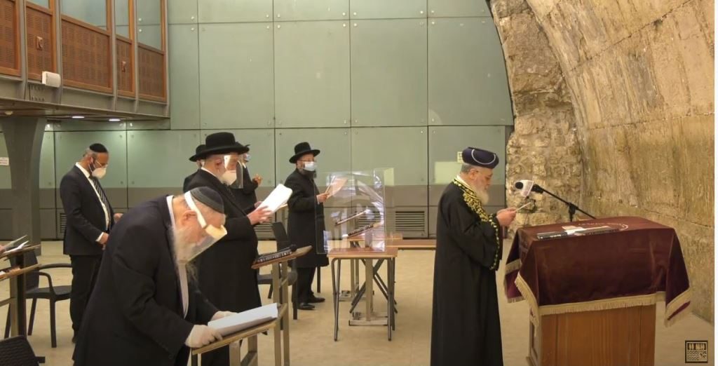 Jerusalem Israel chief rabbis praying at Kotel on Rosh Chodesh Av 