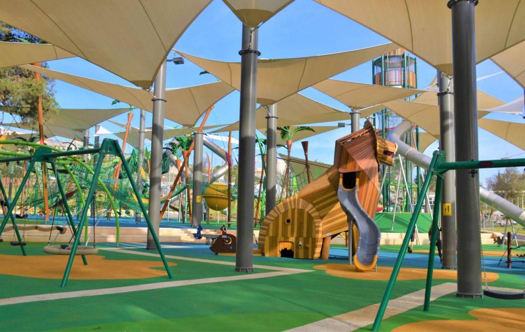 Jerusalem Sacher Park Lion dans une nouvelle aire de jeux